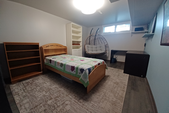 Large Bedroom $1,150/month - Furnished - 3 Generous bedrooms with large shared common tenant spaces, on site laundry. House