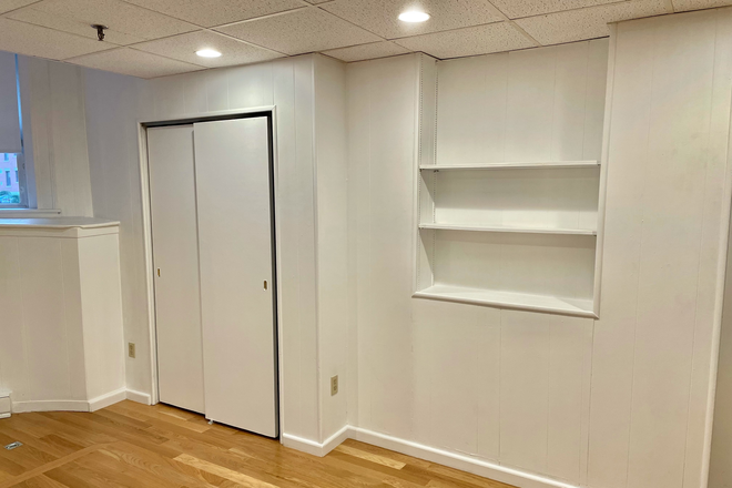 LIVINGROOM - NO BROKER FEE! UNFURNISHED ONE BEDROOM APARTMENT AT 1077 BEACON STREET AVAILABLE 9/1/2026