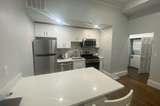 Call call or text Arezou at 617-584-7817 - RECENTLY REMODELED 800 sqft 2 bed 1 bath in gorgeous southend!! Short walk to NEU, Berklee, NEC Apartments