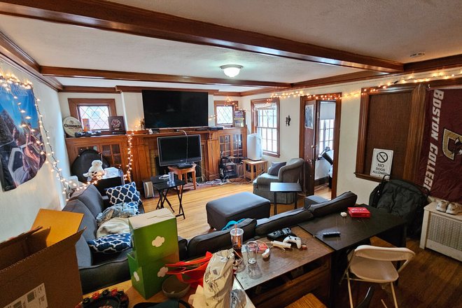 living room - Spacious house with large rooms and common areas for 2027 Move in