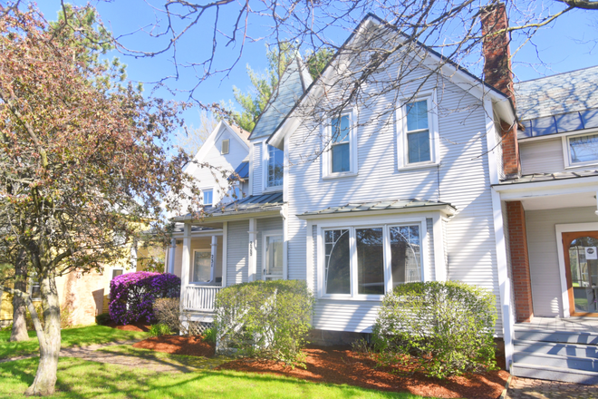 231 Colchester Ave, Burlington - Accepting Four Female Medical School Tenants! You'll love this House! Walk to School!