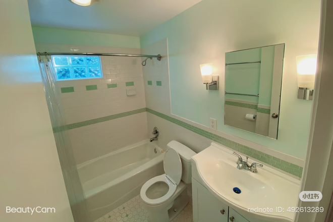 upper level bathroom - 5007 Laguna Rd