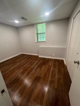 Bedroom 1 - Cozy, clean, close to campus