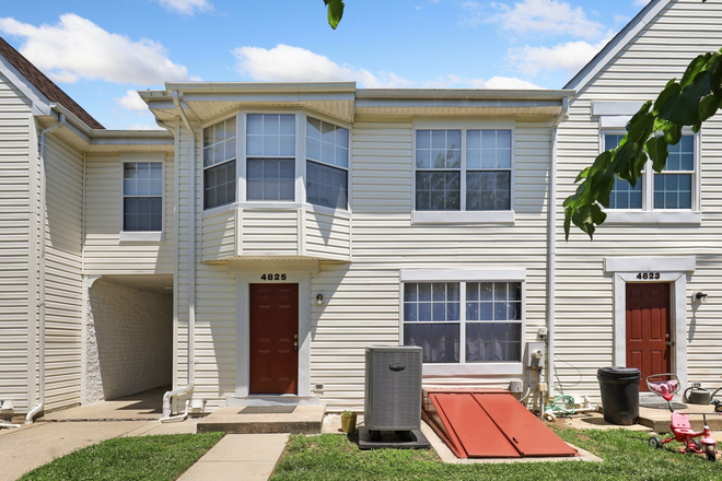 Front Entrance - Walk to Campus - 4 BR Townhome for lease