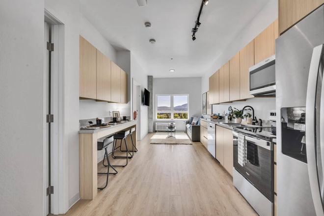 Kitchen - Chapter at Eugene Student Apartments