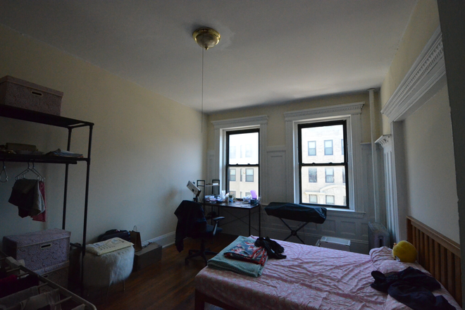 2 Bed Split - 103 Hemenway St. - NO Broker's Fee!!  -  Avail 9/1 - AMAZING, SPACIOUS & SUNNY 2 BED SPLIT (3 BED) on Hemenway St. Apartments