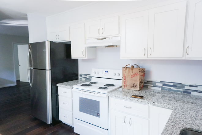 Kitchen - Steps from Campus - Room Available - Single/ Double Occupancy