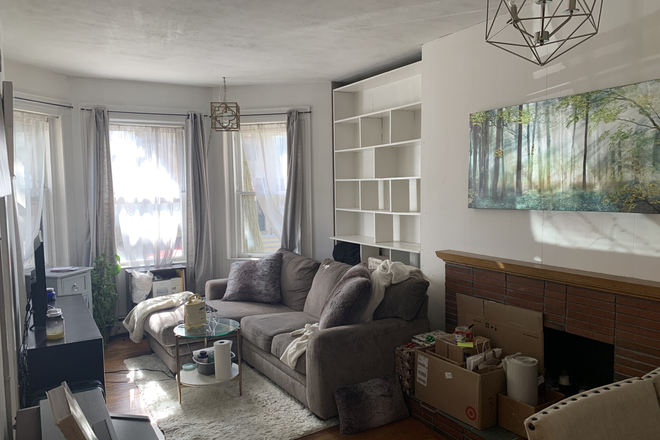 livingroom - KESWICK ST 1 BED  ST MARY'S T STOP ***MOVE IN SEPTEMBER 1ST **