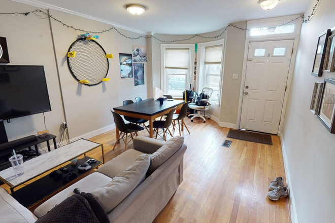 living room - **NO BROKER FEE!!** MASSIVE 5 BED / 3.5 BATH W/ LAUNDRY IN UNIT!! Available 9/1/26!! Apartments