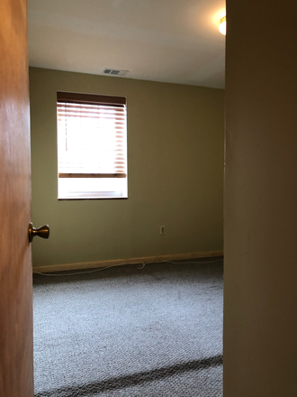 $750 Room in - 38th Ave - 2 Rooms Available House