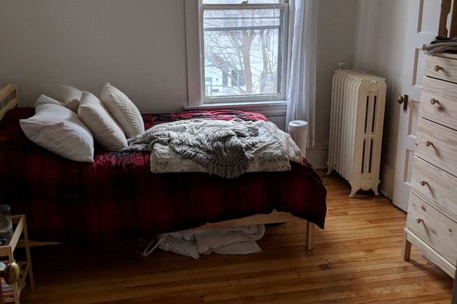 Bedroom #2 - 325 Wilder Street #2 - Large 2 Bedroom + Den Apartment - Easy Walk to Campus