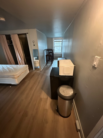 Unit - Seeking Female Tenant, five-minute walk to campus