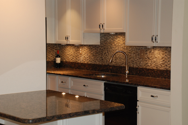 Kitchen - 3 Washington Circle - 2 Bdrms.-1.5 bath --Perfect for 2 to 4 roommates - Avail. 8/1/2026 Condo