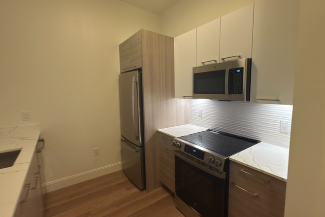 - - Renovated 2BR/2BA In-Unit Laundry – Walk to the BU Apartments