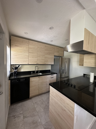 Kitchen - LOOKING FOR THE PERFECT HOUSE NEAR UM?