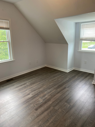Upstairs Bedroom Pic 1 - Jahnke Road House