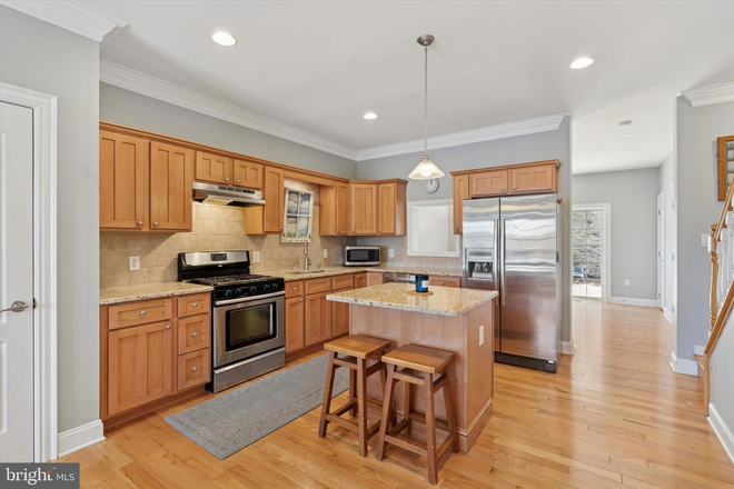Kitchen - Fantastic Rental in Manayunk, with modern amenities and great location. Townhome