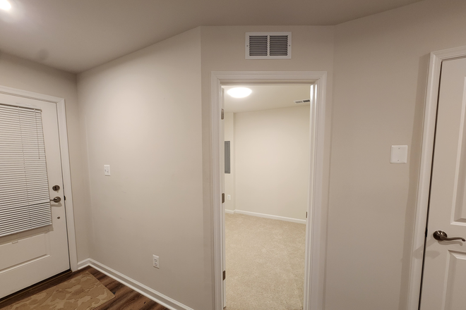 Bedroom#2 - 1-Furnished Master Bedroom Suite & 1-Unfurnished Room in Brand New Townhome Near UMD Campus