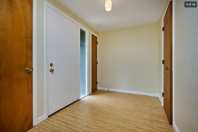 hall - Amherst townhouse 4B2B