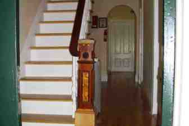 foyer - 27 William St post-doc house