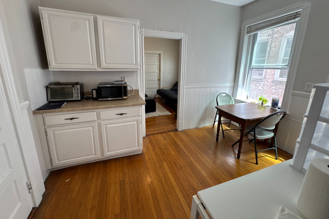 Call NOW for showings! 617-236-8600 - ANDERSON ST - LRG MODERN 2BR/1BA ON BEACON HILL FOR *9/1/2026* W/ H&HW INC, EIK NEAR CAMPUS Apartments