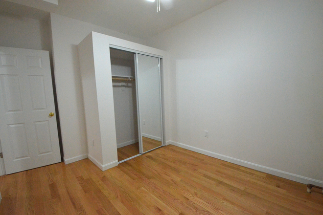 Bedroom - 2 Bed Available Now! *CONTACT NOAH 603-470-8181* Apartments