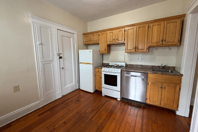 kitchen - Sunny Cleveland Circle 2 bed with balcony - NO FEE! Apartments