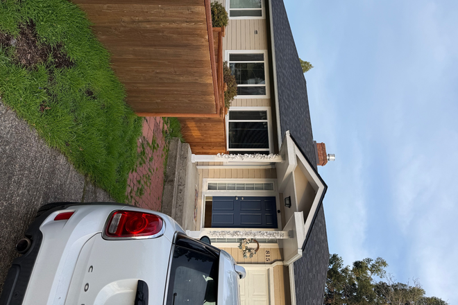 Front of house - House 13 minutes car ride from campus