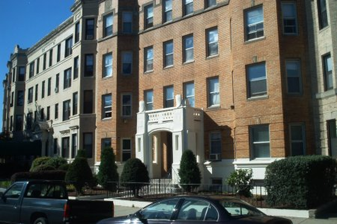 Visit hubrealtyproperties.com - Fantastic parkview studio in the heart of Fenway, next to colleges and universities Apartments