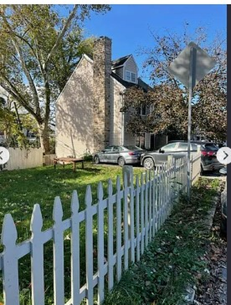 side house yard and parking - 3 Bed 3 Bath off street parking on cul-de-sac street Firelplace, deck and basement