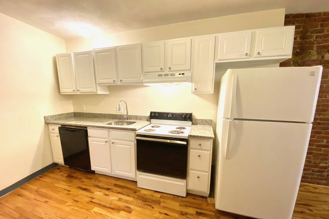 1 - SEPT 2025 | Spacious Huntington Ave 3 Bed | Onsite Laundry | Exposed Brick Apartments