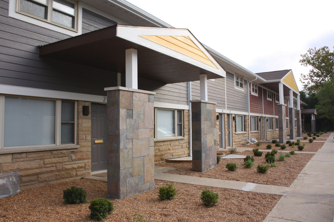 Outside street view - Ananda apartment (15 min walk to campus)