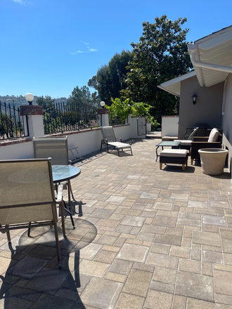 Patio - Serenity and Convenience - Bus, Trolly, Drive or Bike ~ 15 minutes to Campus.