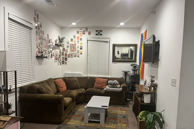 Living Room - Private Room In 3 Bed/2.5 Bath Available In Downtown Charleston Townhome