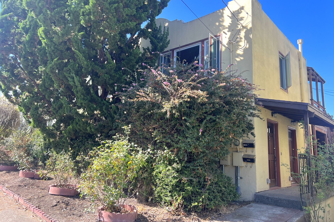 Exterior - Vintage Luxury Apartment in Duplex located in Gourmet Ghetto Neighborhood