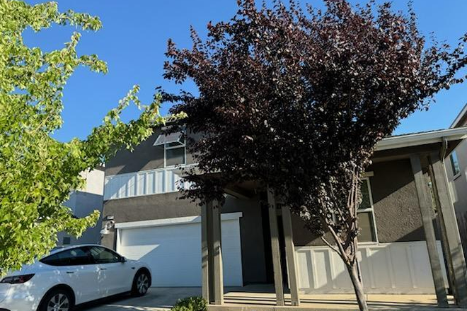 Front Yard - EXPLORADOR DRIVE IN MORAGA MERCED CA NEAR UC MERCED House