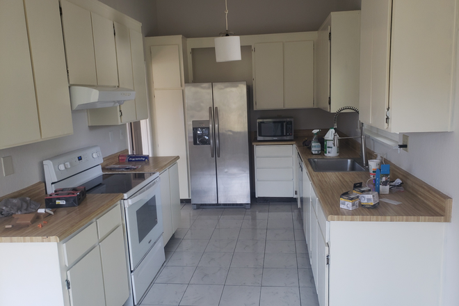 Kitchen - Large house for rent. Great for roommates