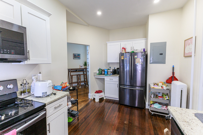 kitchen - Large Brighton 2 bed + office with updated kitchen for June 1st Apartments