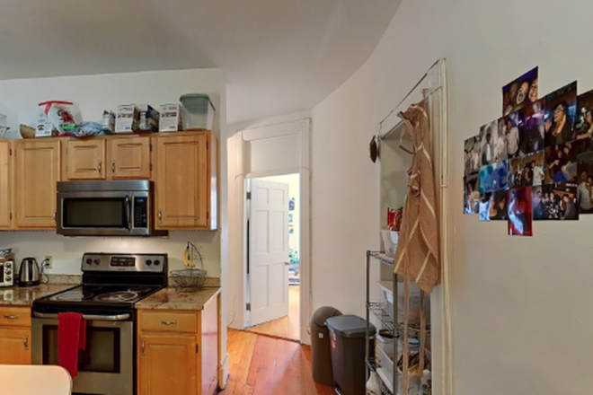 living - LOCATION!! 3 BED WITH HOT WATER INCLUDED! AVAIL 9/1/26! Apartments