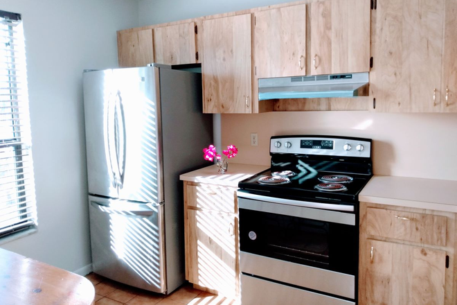 kitchen - Townhouse walking to FAU