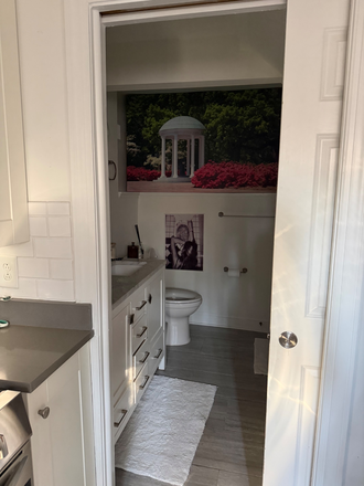 Guest bath - 2 bed/bath House 10 min walk to campus near hospital