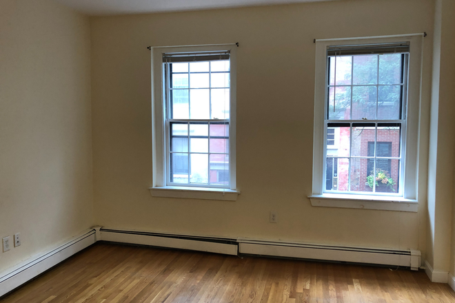 Call NOW for showings! 617-236-8600 - PHILLIPS ST - LRG UPDATED 2BR/1BA ON BEACON HILL FOR *9/1/2026* W/ LNDRY IN BDNG, H&HW INC, DW! Apartments