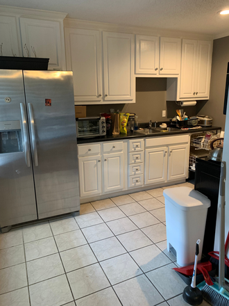 Kitchen - Apartment close to campus