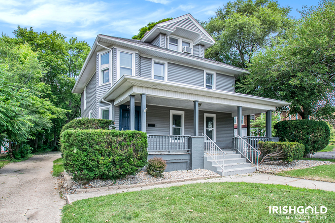 Front - 1017 E Washington St House