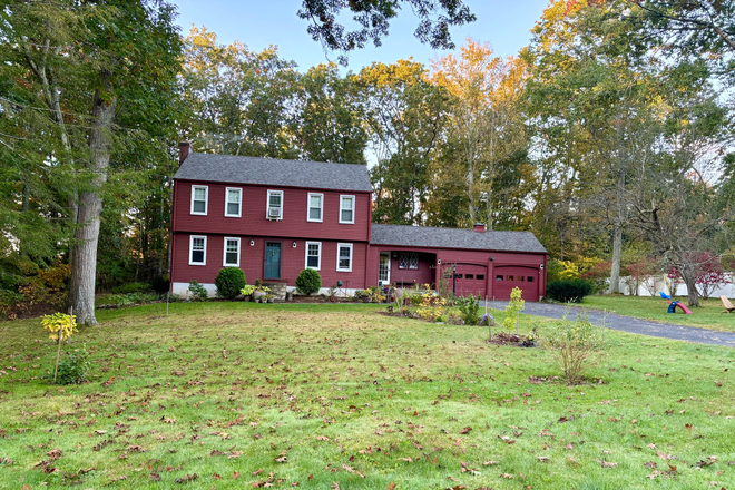 Front yard - Beautiful 3-bedroom house 15 minutes from Storrs campus