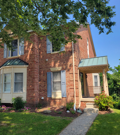 Main Entrance - Greenspring All Brick Townhome, Perfect for Faculty/Graduate Students w/Family, Close to 83