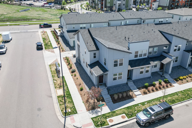 Corner Unit - Bright Modern Townhome Minutes from Anschutz & CU Medical Campus