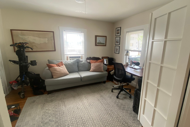 Dining room - Clean, open and sunny one bedroom apartment