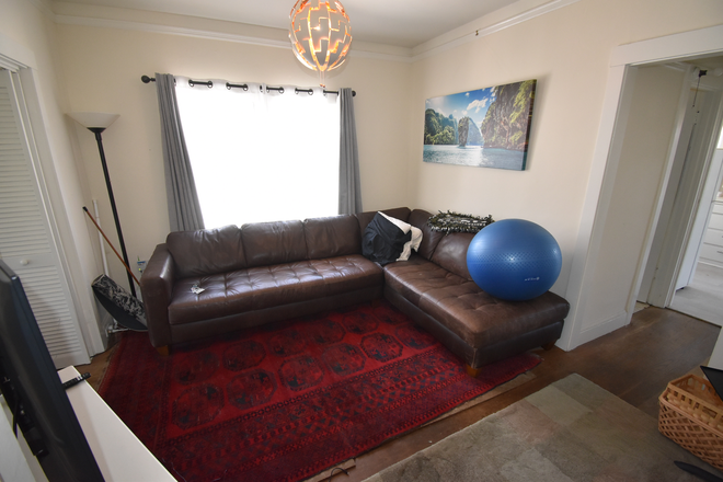 Living room - Furnished Apt 1b/ba near Bart