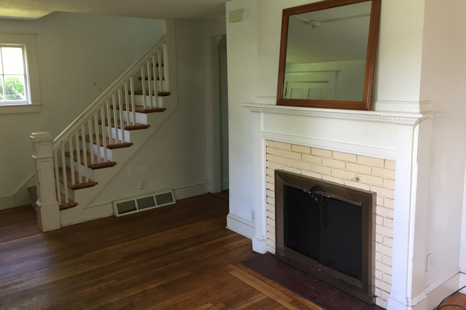 living room - 4 Bedroom + 1 Bathroom single family house on UMass Amherst Campus, near Central Residential area
